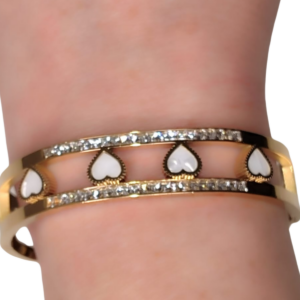 Brazalete Dorado con Corazones Blancos y Cristales