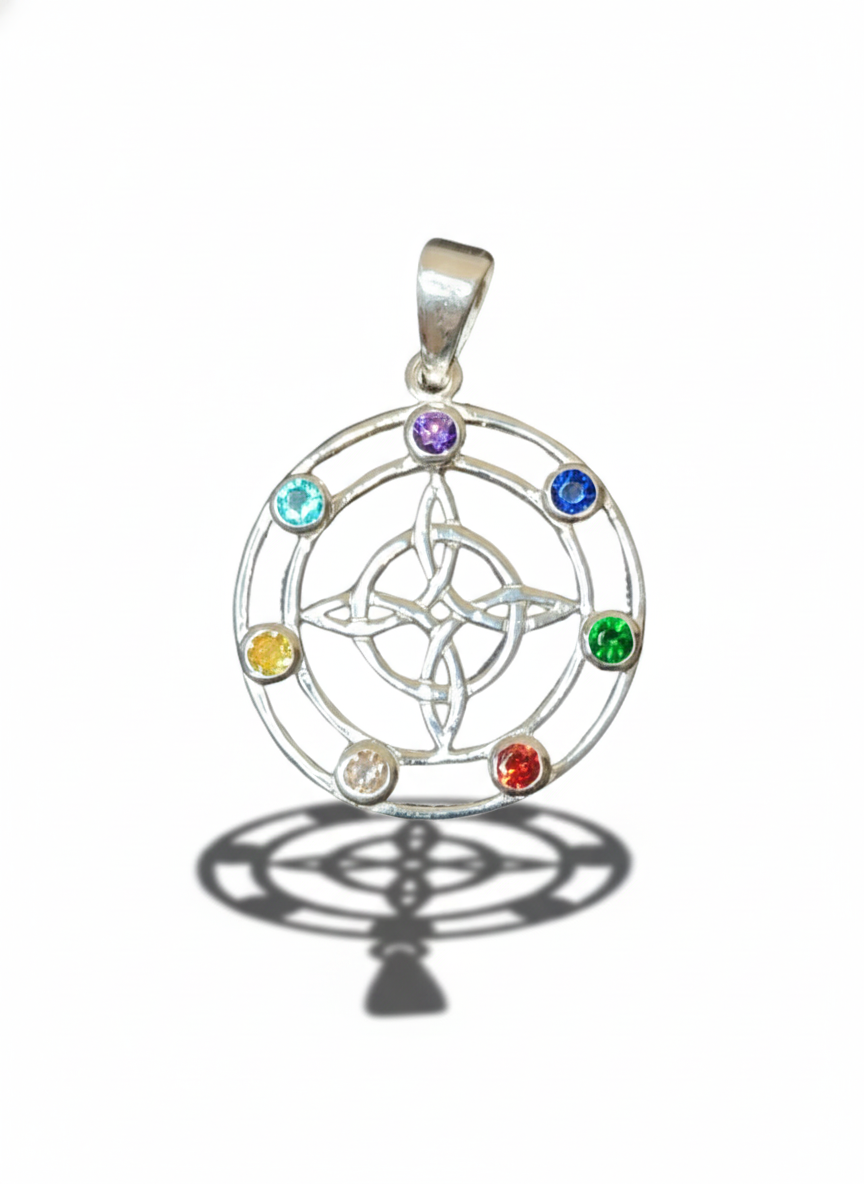 Colgante Nudo de Bruja con Circonitas