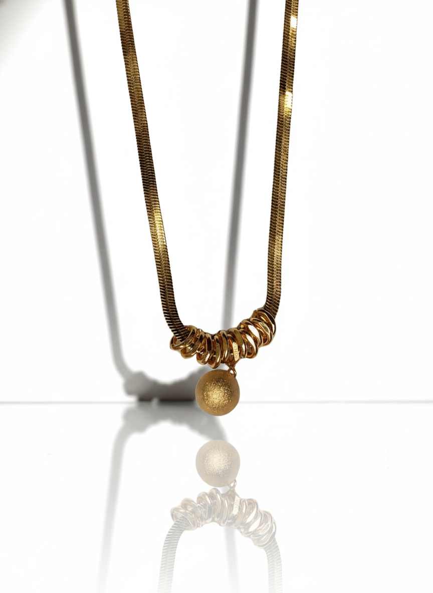Collar Dorado con Esfera Opaca