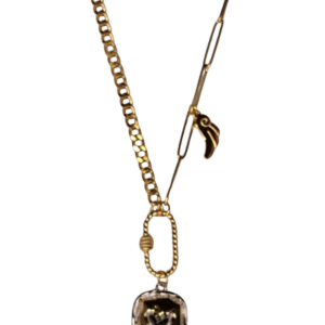 Collar Dorado con Colgante en Forma de Botón