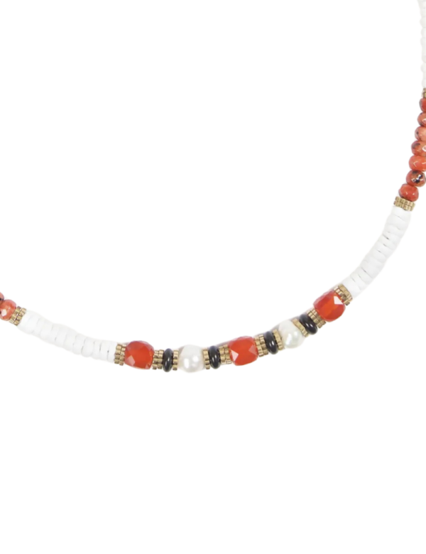 Collar con preciosas piedras anaranjadas