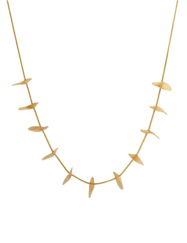 Collar hojas doradas