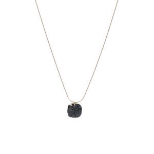 Colar con piedra volcanica
