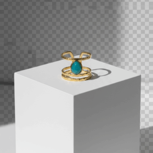 Anillo dorado con piedra apatita en forma de lagrima