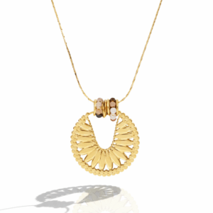 Collar con colgante en forma de abanico