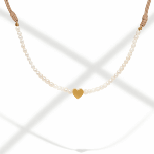 Collar corazon con perlas de rio