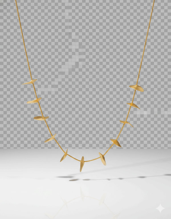 Collar dorado con pequeñas hojas engarzadas