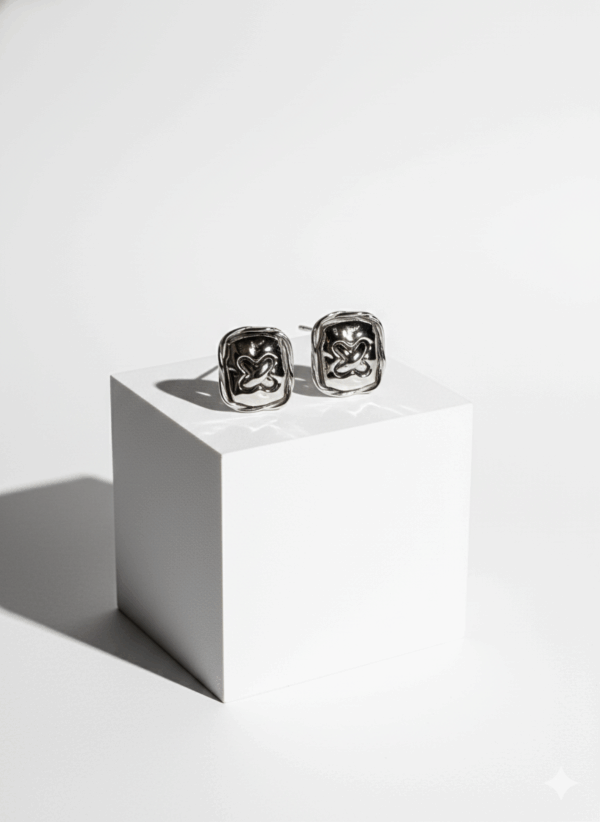 Pendientes Plateados con Forma de Botón