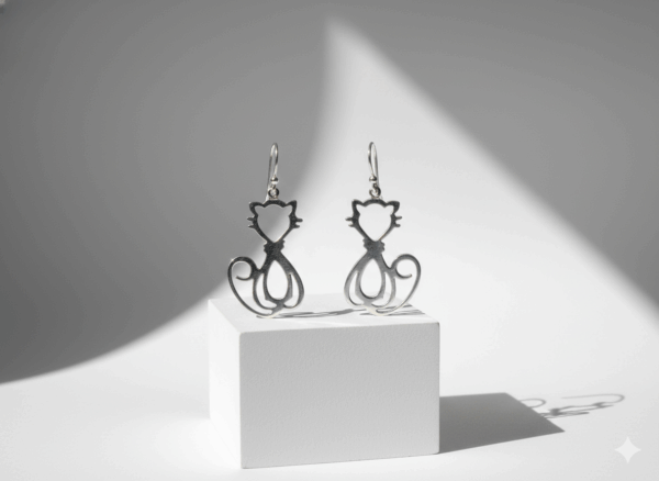 Pendientes de Plata con Silueta de Gatito