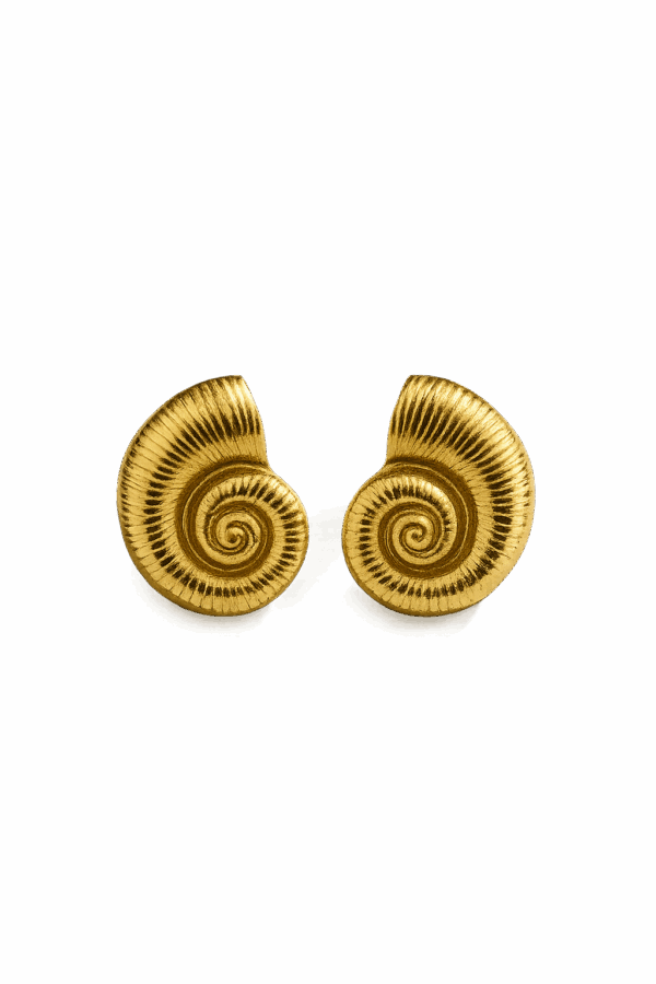 Pendientes dorados en forma de caracol