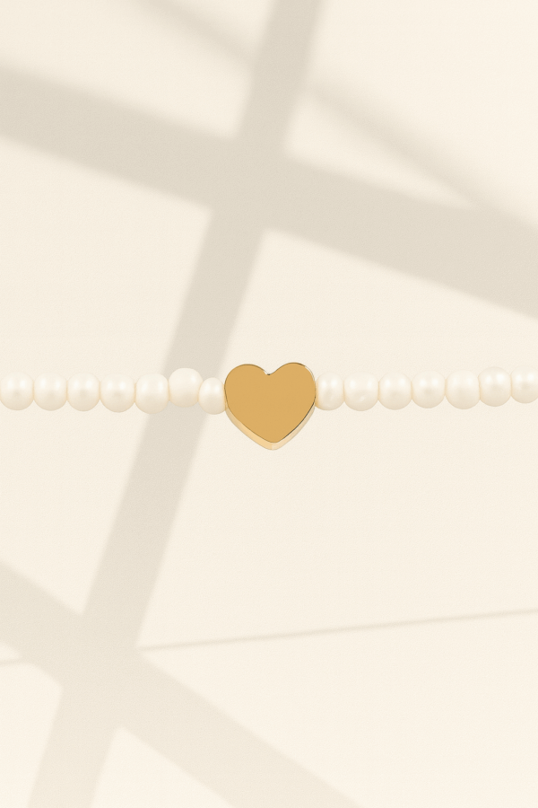Pulsera corazon dorado con perlas de rio