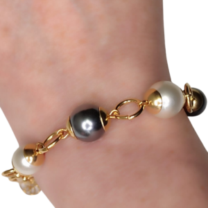 Pulsera Dorada con Perlas Blancas y Grises