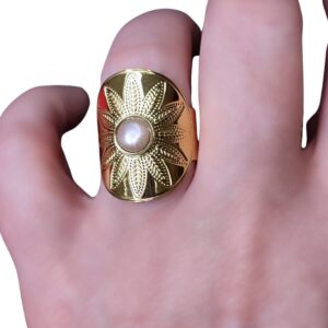 Anillo dorado piedra sol