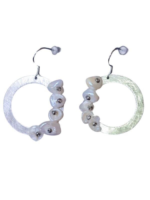 Pendientes plateados aro con perlas de rio