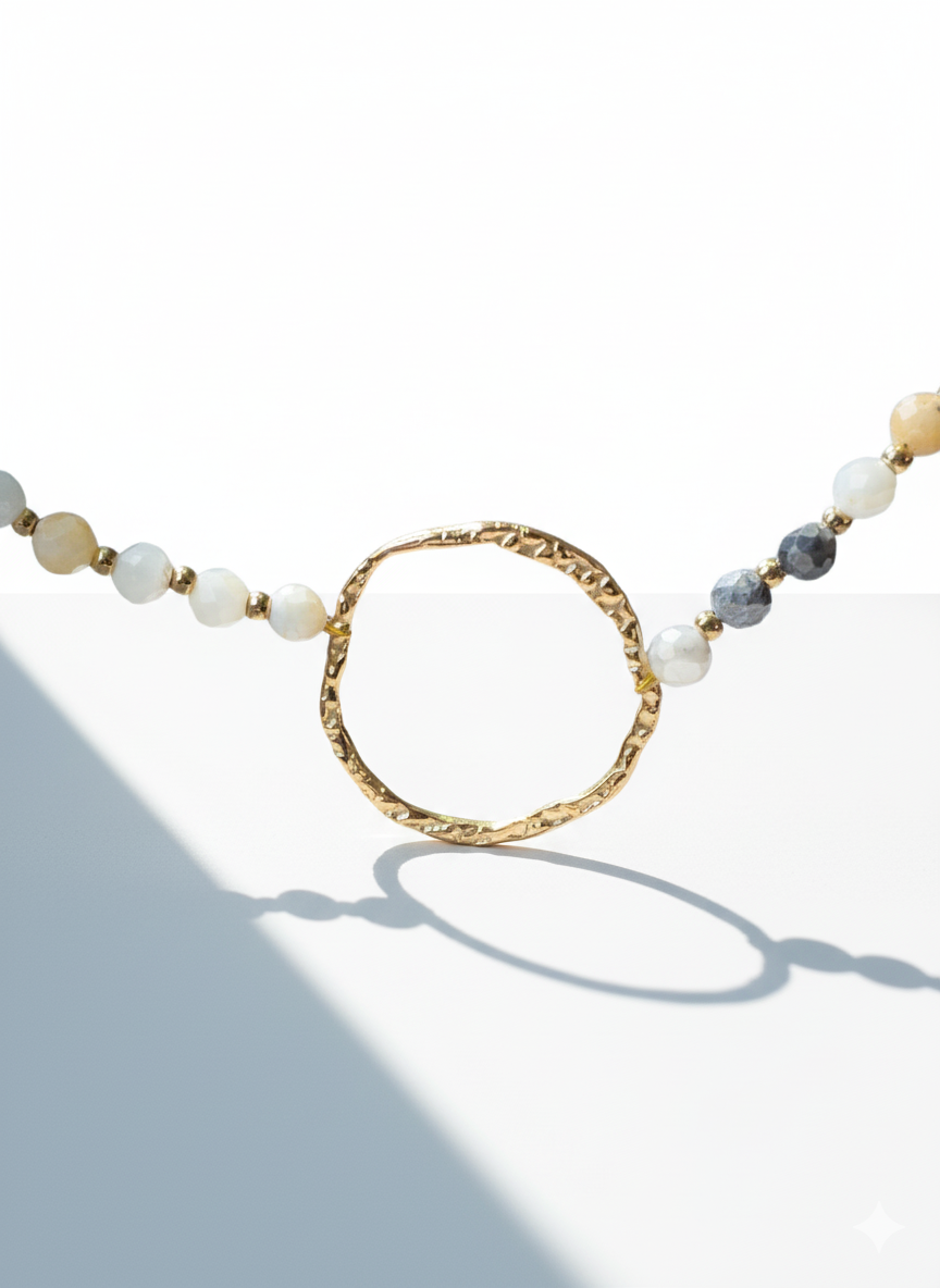 Pulsera circulo dorado con piedra amazonita